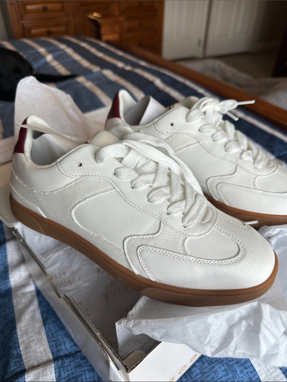 Blowfish Malibu Woman’s White Leather Low-Top Sneakers with Gum Sole